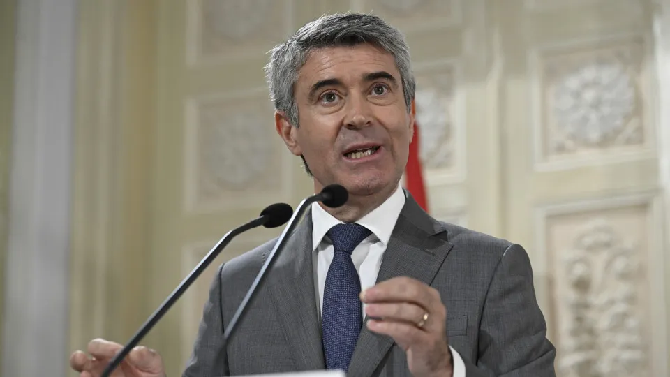 "Reduction of the IRC should be a priority," but not without criteria, says Carneiro