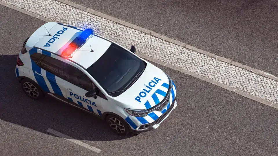 Robbery in Braga establishment and assaults female employees to escape