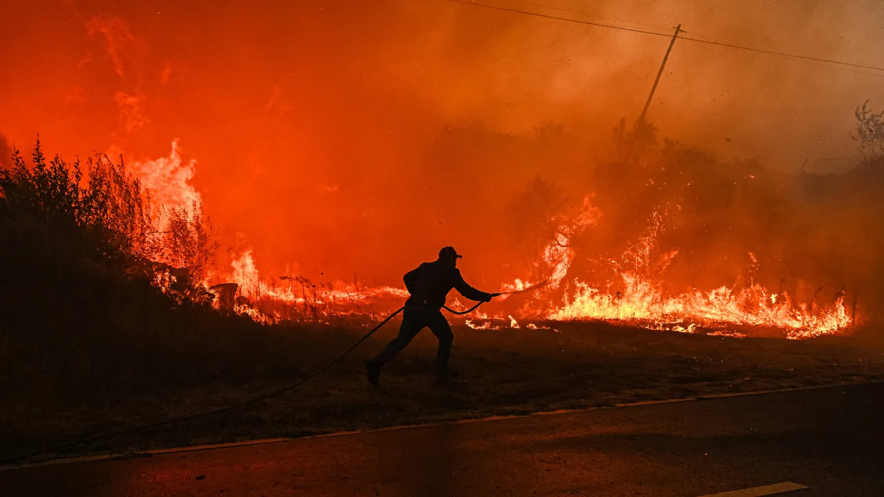 Santa Comba da Vilariça surrounded by fire and without firefighters in the fight