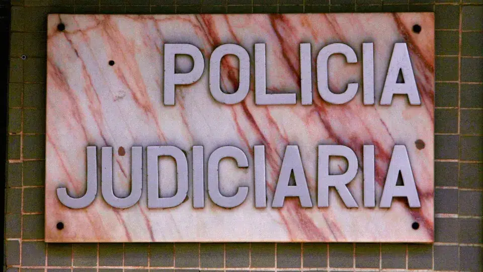 Suspect arrested for setting fire in Beja with a lighter. Firefighter "detected".