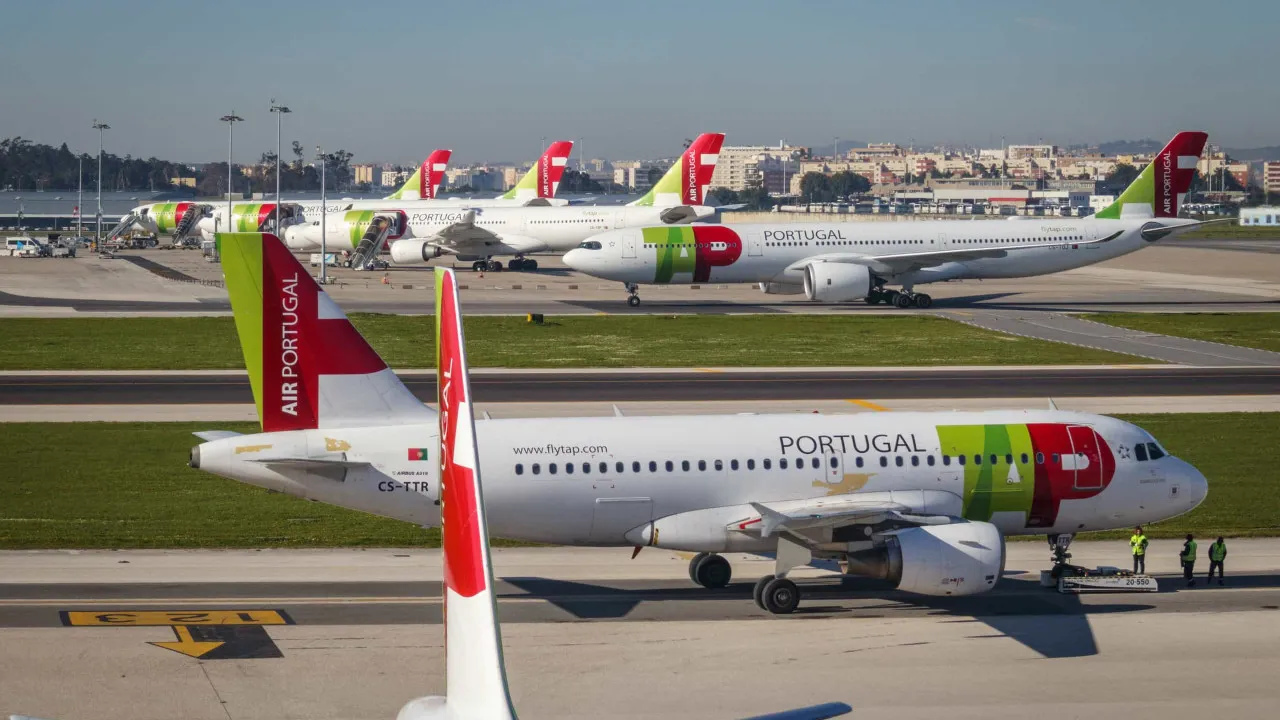 TAP. Livre, PCP and BE request AR's consideration of privatization decree