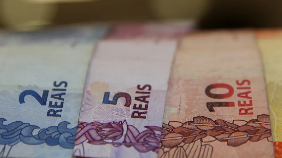 The top 0.01% richest people in Brazil hold 6% of the country's total income.