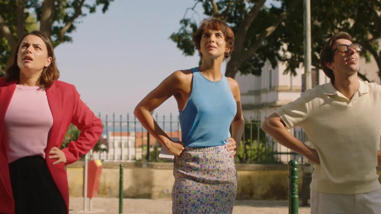 This film is a parable about the identity of our country and the spectacle.