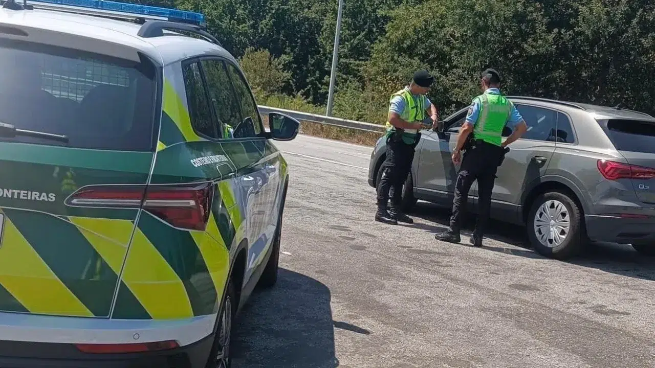 Three detained for illegal stay. They worked in "agricultural exploitation."