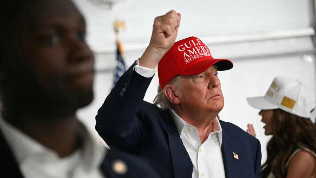 Trump "very happy" to be able to replace the Federal Reserve governor