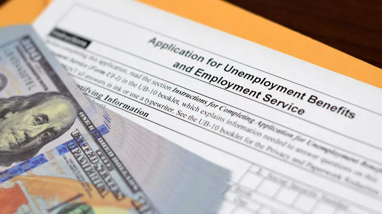 Unemployment benefit claims in the US rise by 7,000 to 226,000