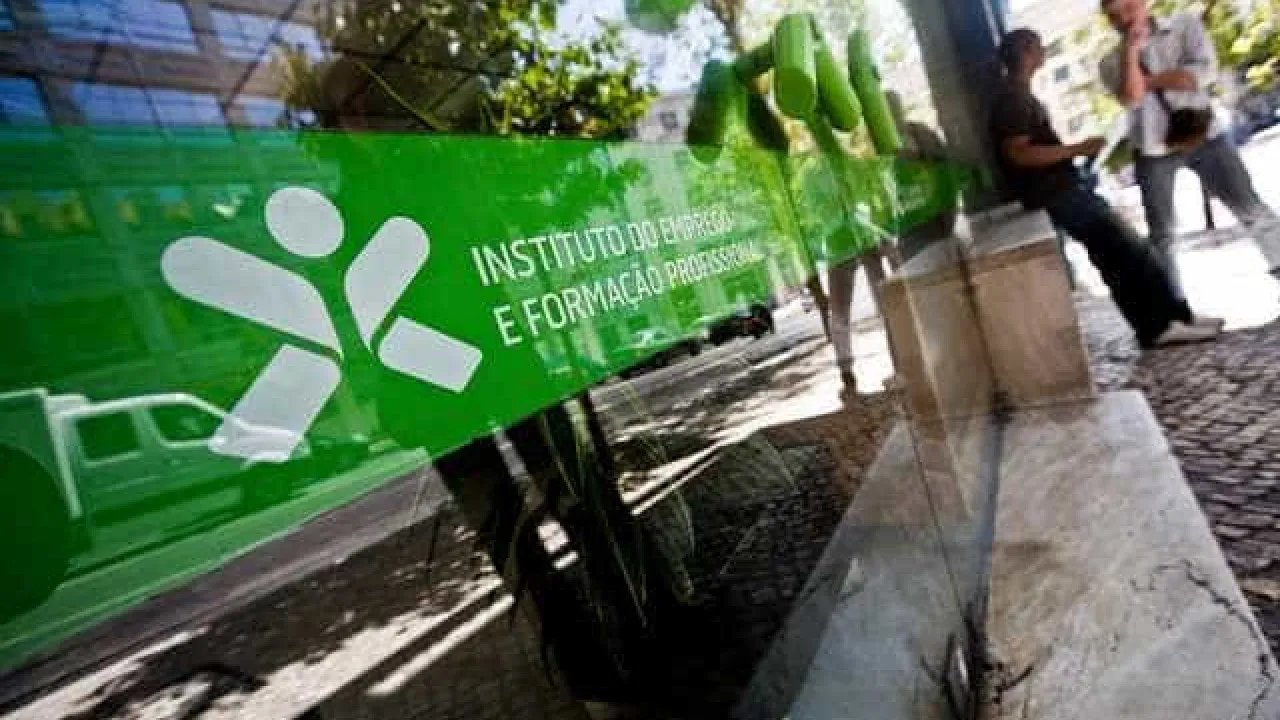 Unemployment rate falls to 5.9% in the 2nd quarter