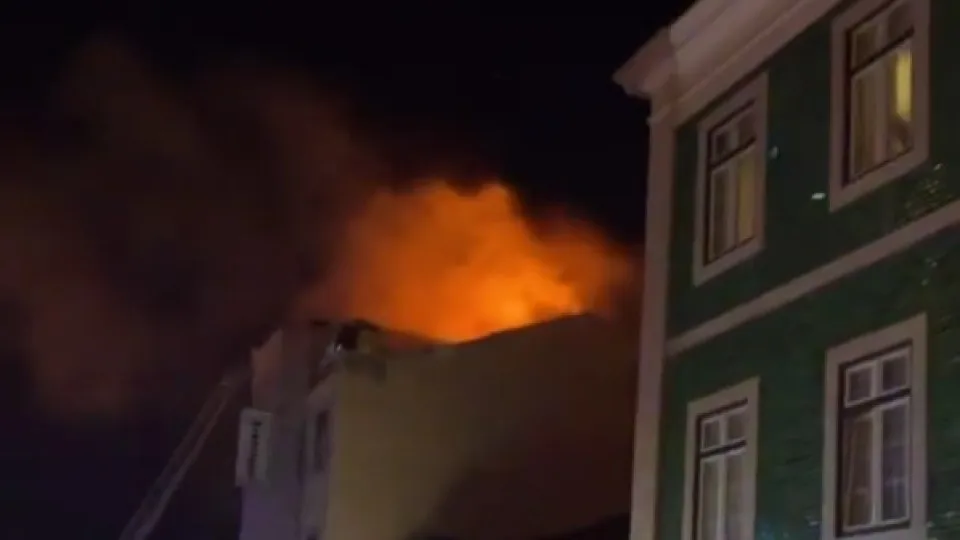 Video. Rua do Século in Lisbon closed due to fire in abandoned building