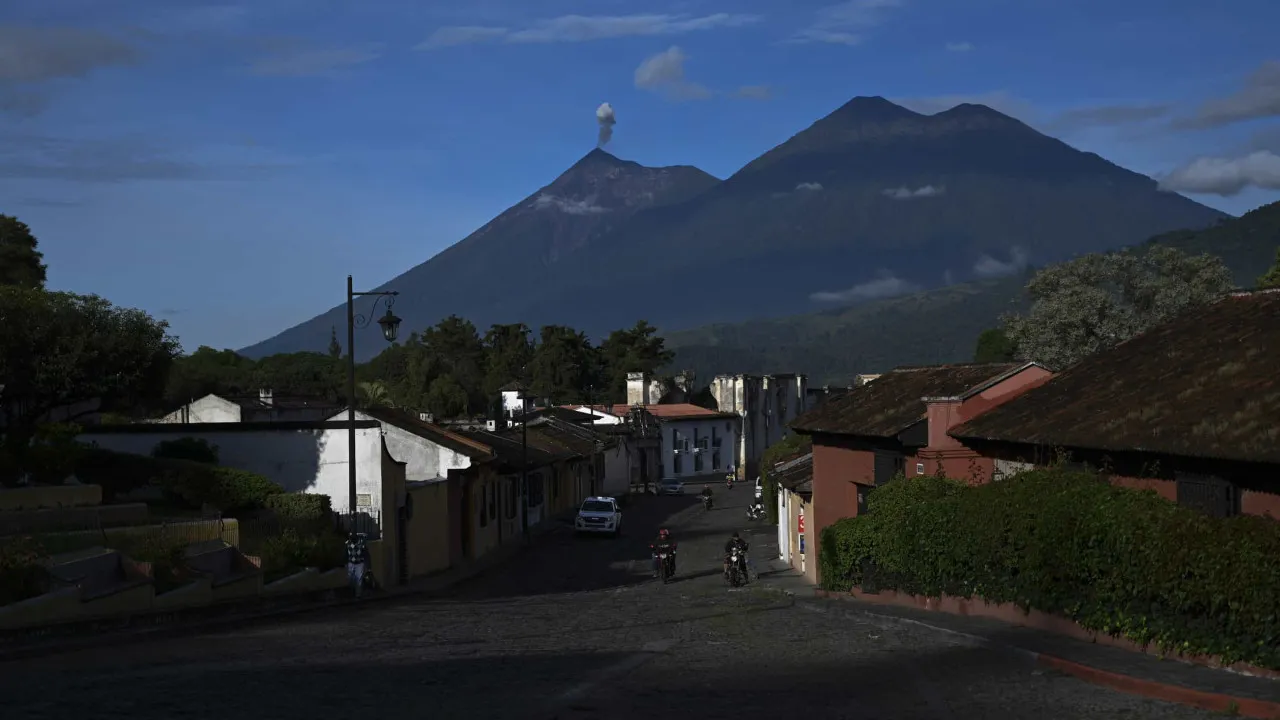 Volcano of Fogo in the Azores emits over 200 tons of CO2 per day