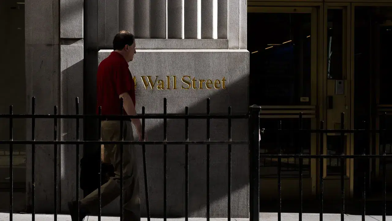 Wall Street closes down awaiting central bankers' meeting
