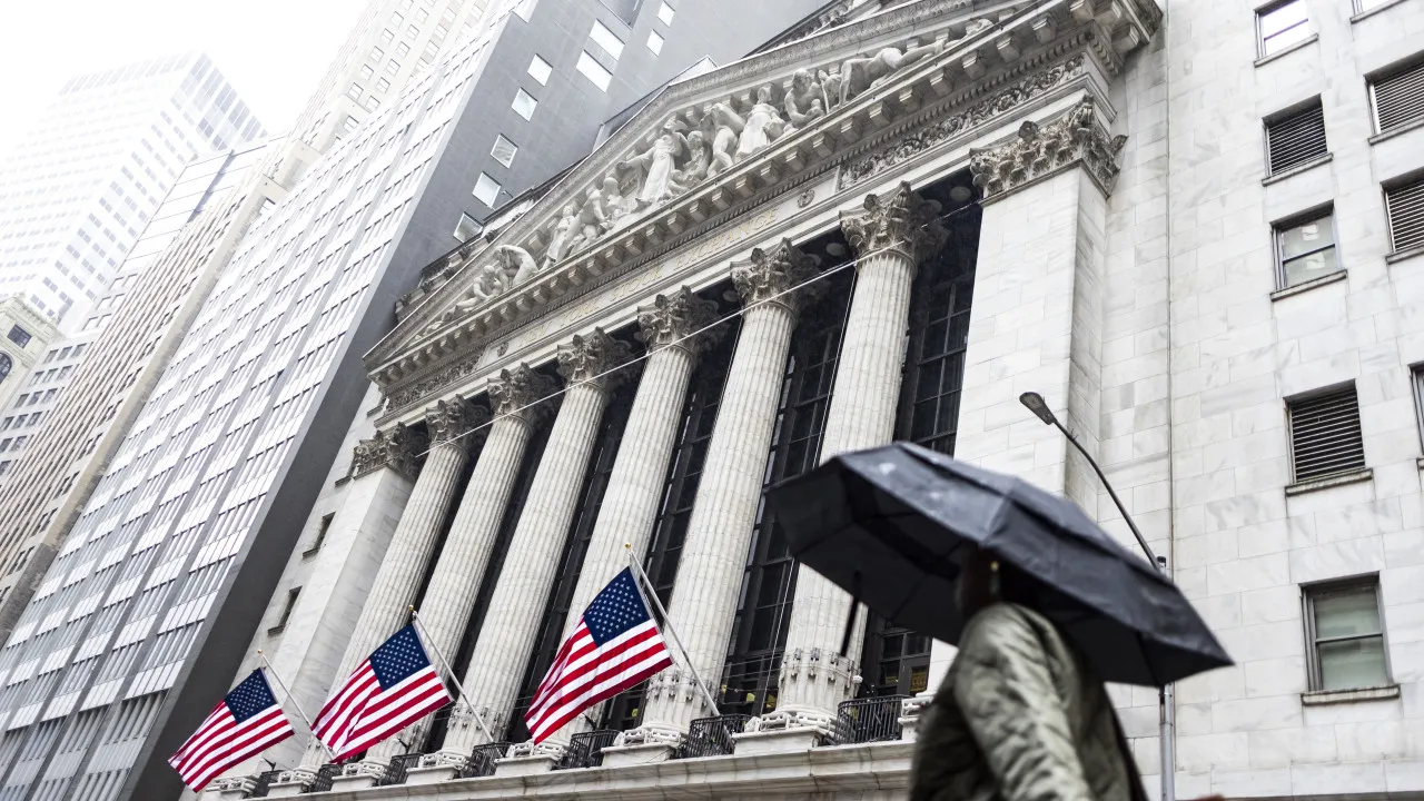 Wall Street closes higher and recovers most of the losses