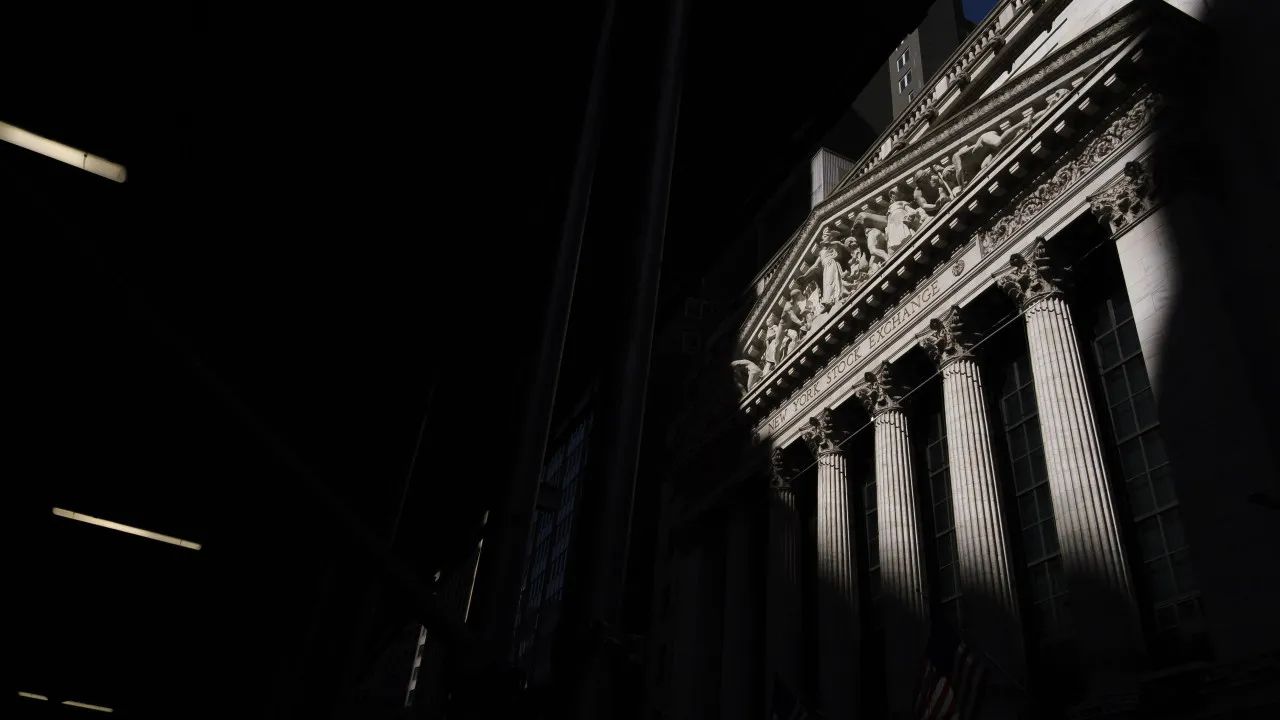 Wall Street opens higher awaiting Fed chairman's speech