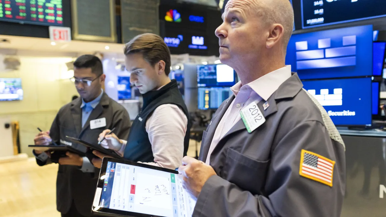 Wall Street practically unchanged on the day of the meeting between Trump and Putin