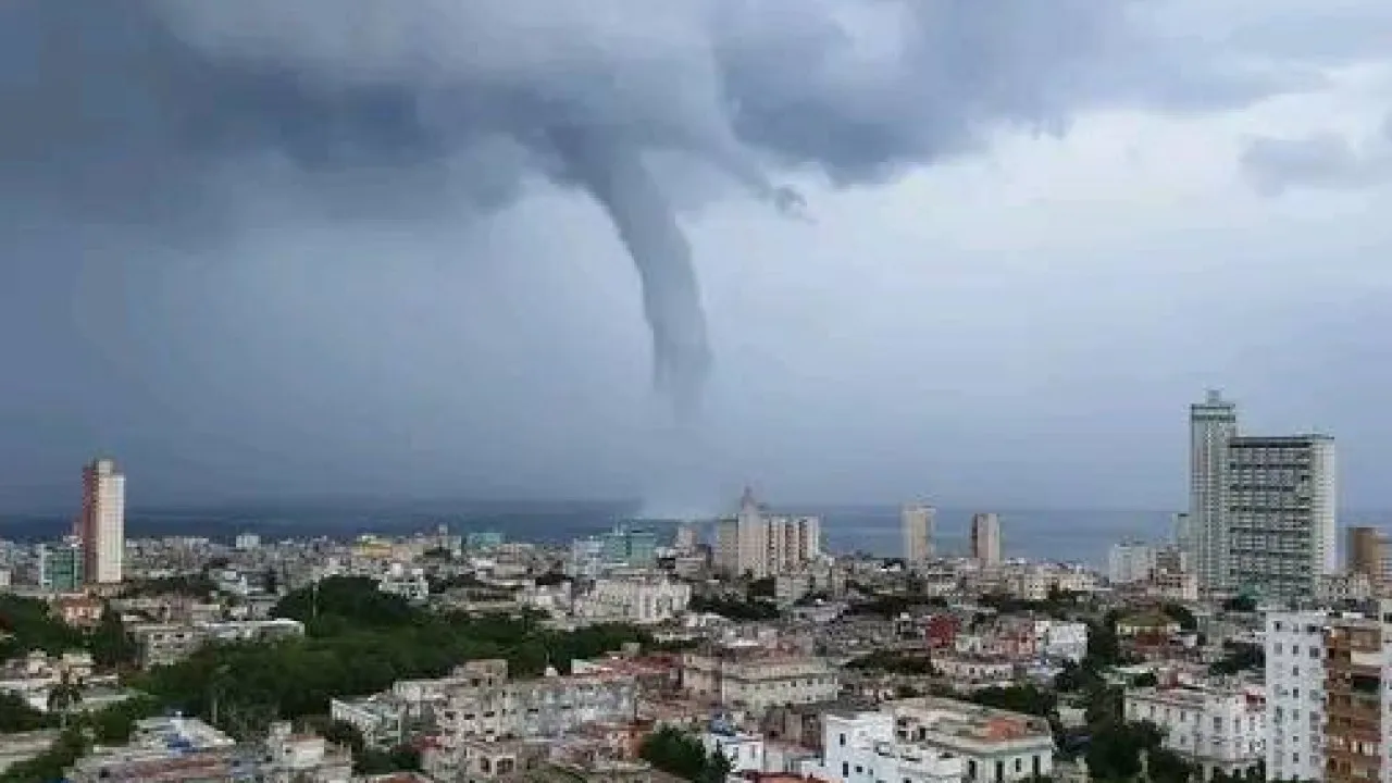 Waterspout forms off the 'coast' of Havana. Images in Cuba impress