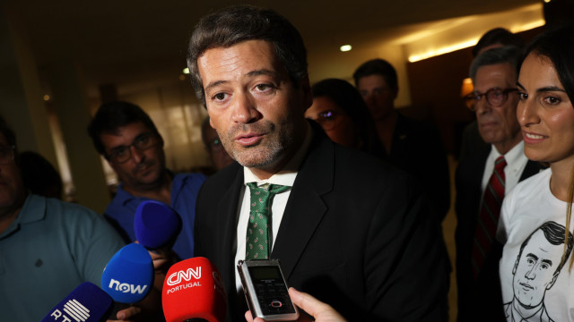 Chega e PSD criam grupo para negociar alterações à lei de estrangeiros