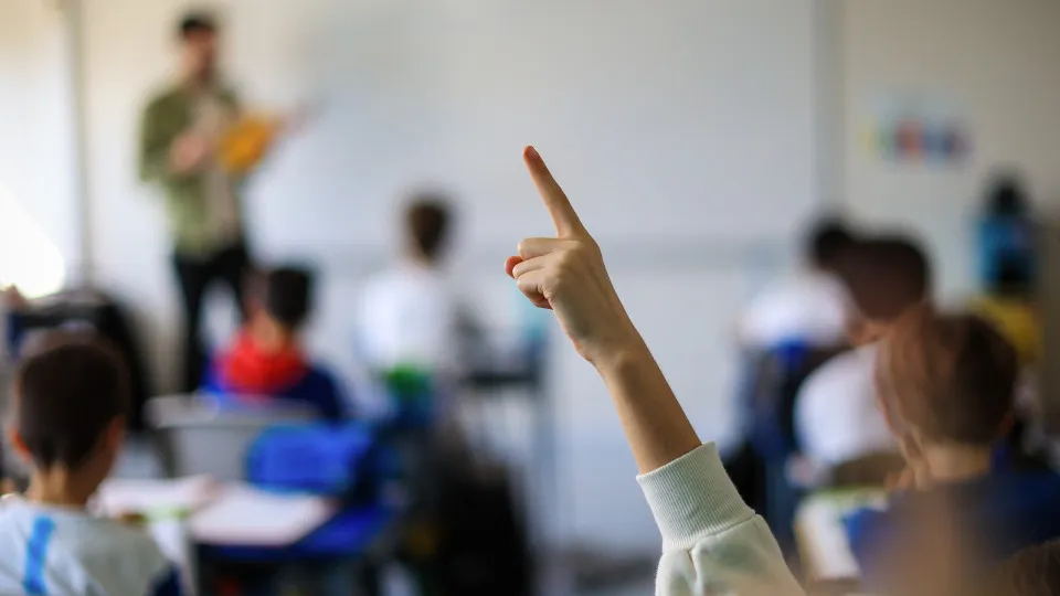 Classes start today still without all teachers placed.