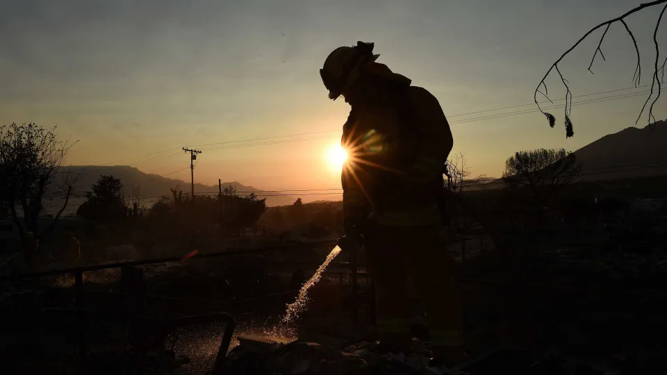 DGS launches guidelines for the emotional health of firefighters after fires