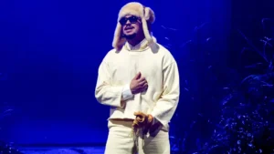 Elderly man sues Bad Bunny for unauthorized use of 'la casita'. Demands one million.