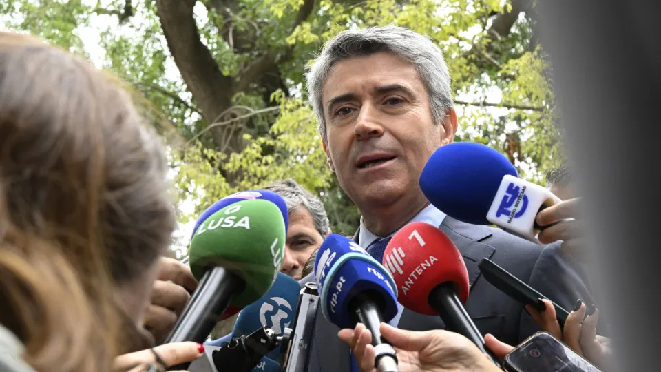 José Luís Carneiro says that the Government "failed across the board" in Health.