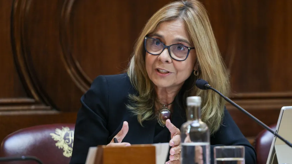 Minister says home births are increasing and "are not safe"