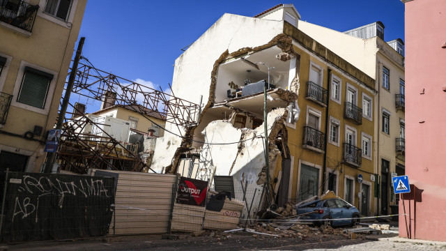 Queda de fachada em Lisboa.