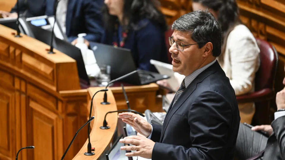PS proposes "more democratic" management of schools