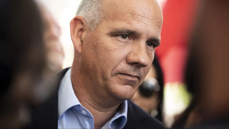 Raimundo says that Ventura is yet another candidate who tears up the Constitution.