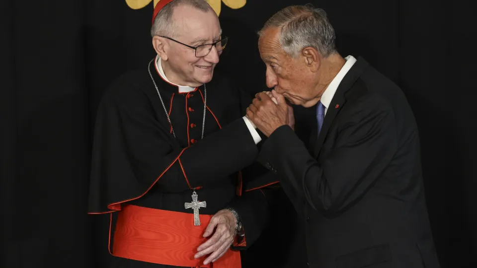 The President of the Republic received the "number two" of the Vatican in Belém