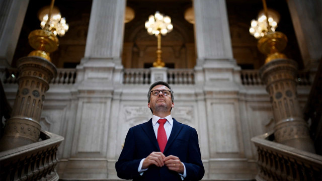 Moedas claims his political responsibility is to continue governing