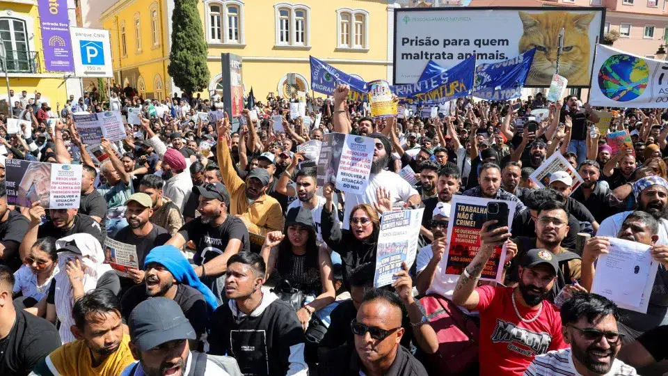 Without a residence permit but with several years of work, immigrants demand rights