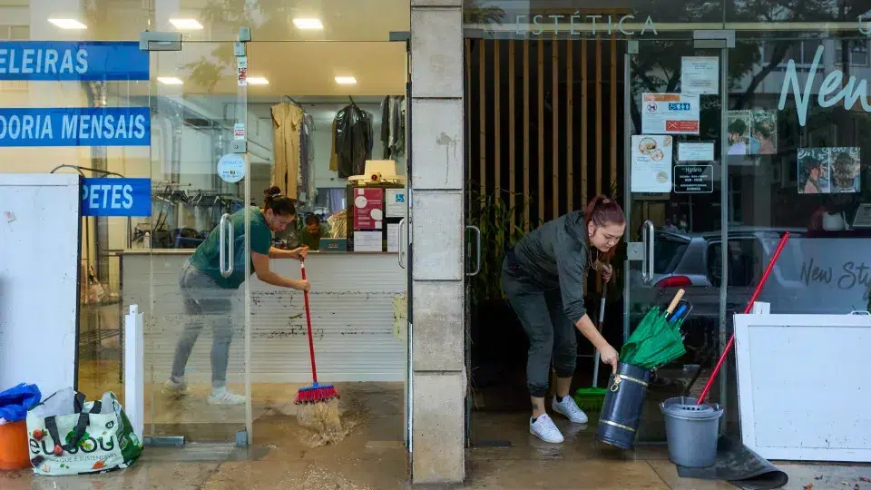 1,147 incidents recorded by 12 o'clock due to bad weather