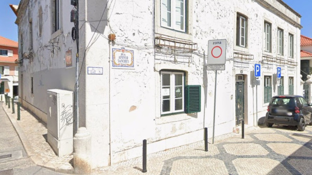 Férias trágicas em Cascais. Tenta ajudar amigo agredido e acaba morto