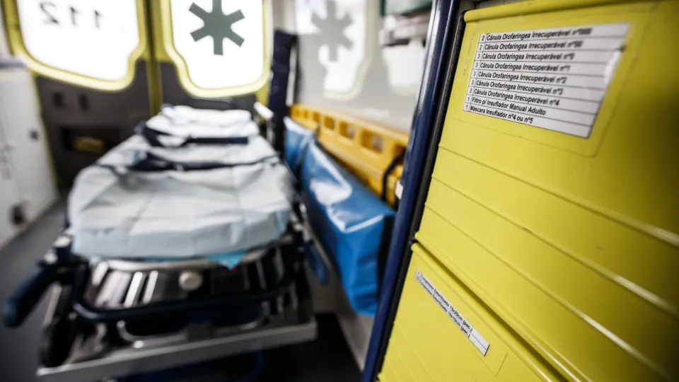 62-year-old woman seriously injured after explosion at home in Fundão