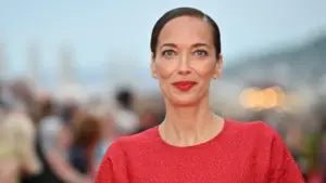 Actress Carmen Chaplin is honored at the JUVE Baião festival, which starts today.