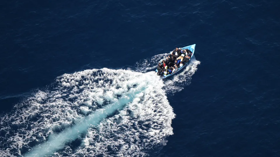 Air Force detected five vessels with migrants in the Mediterranean