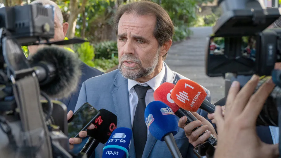 Albuquerque says that Montenegro doesn't need to go to Madeira during the campaign