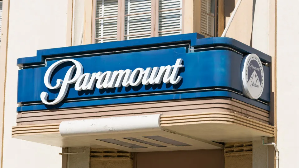 Almost a thousand employees were fired from the film studio Paramount Pictures