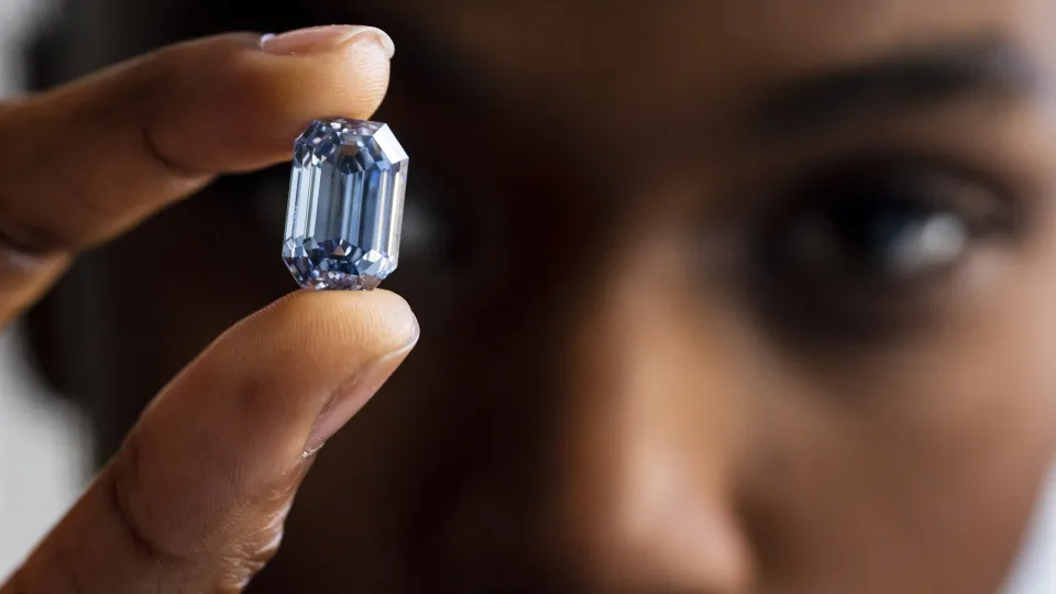 Angola confident in acquiring a majority stake in the diamond company De Beers