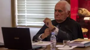 April Captain Pezarat Correia declares support for António Filipe