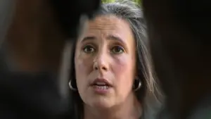 BE. Book "does not give up" and will present "budget knights of good"