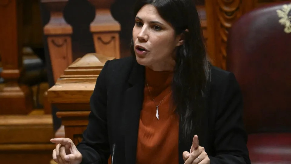 BE leader accuses PSD, Chega, and PS of "dangerous game" and "farces"