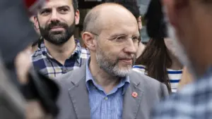 Book proposes VAT at 21%, increase in the minimum wage and 4-day week