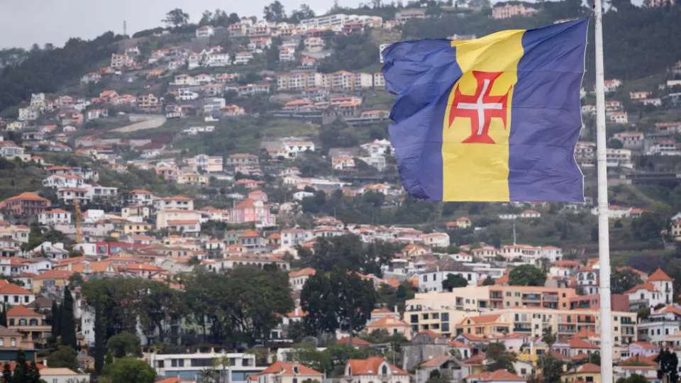 Captaincy of Funchal issues strong wind warning for Madeira sea.