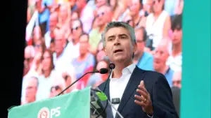 Carneiro challenges Government "to imitate" PS and adapt policies to needs