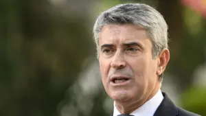 Carneiro says that "prime minister has one year to show what he's worth"