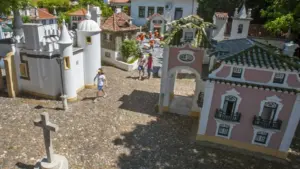 Children complete a puzzle of 103 thousand pieces illustrating Portugal dos Pequenitos.