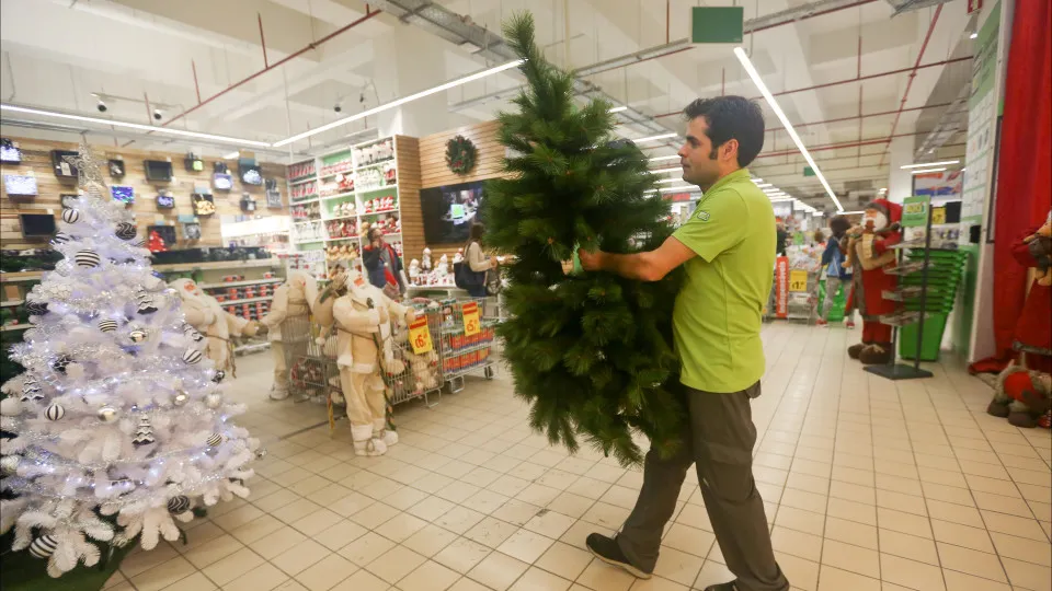 Christmas. Companies have difficulties in hiring operational profiles