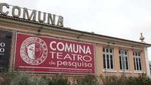 Commune stages Arrabal play: "A shot in the swamp where we arrived"