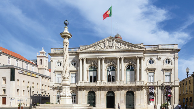 Nove candidatos a Lisboa em debate (onde manifestantes se fizeram ouvir)