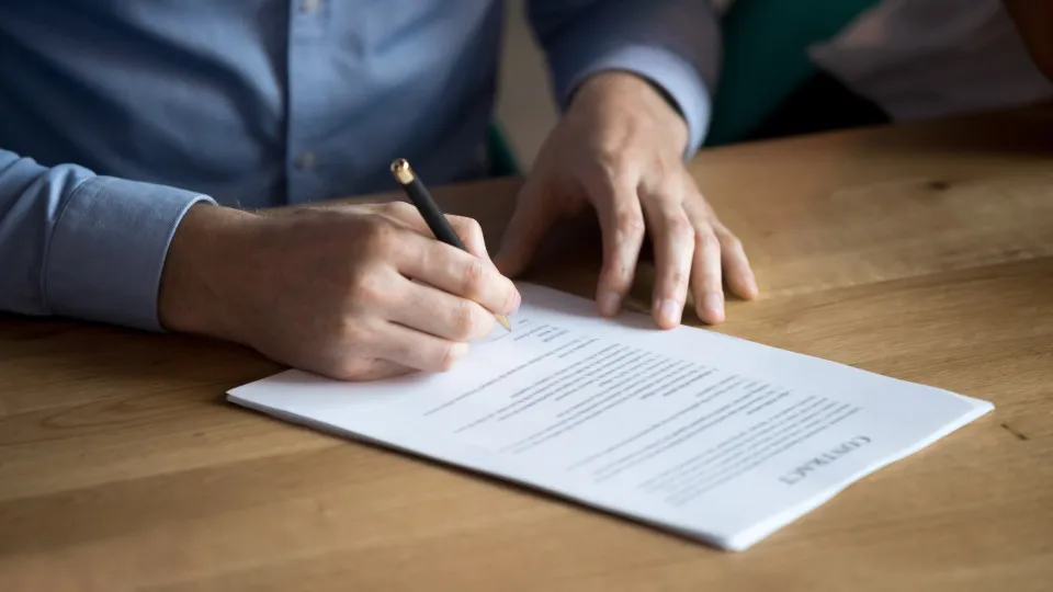 Employment expectations improve in the euro area in October